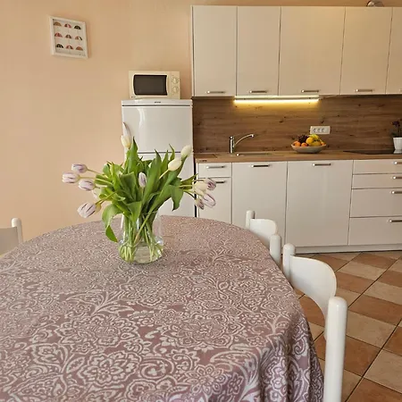 아파트 In Mit Balkon By Interhome 크리크베니카