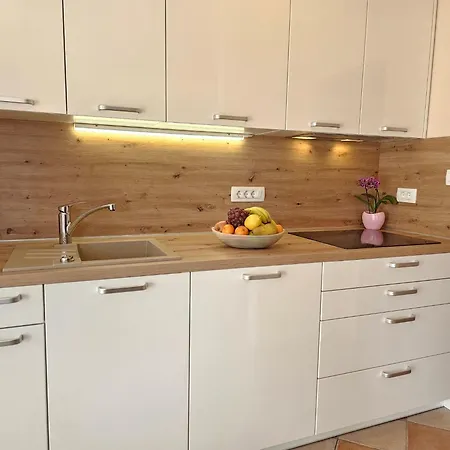 In Mit Balkon By Interhome 아파트 크리크베니카